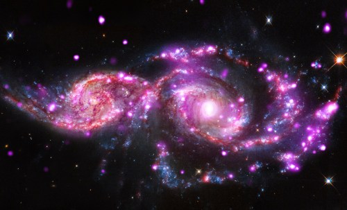 NGC 2207 и IC 2163 са две спираловидни галактики в процес на сливане